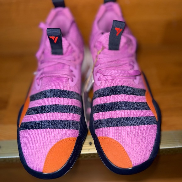 NWT adidas Trae Young 2.0 Basketball Shoes
Men's SIZE M 8 L 9 - Picture 4 of 6